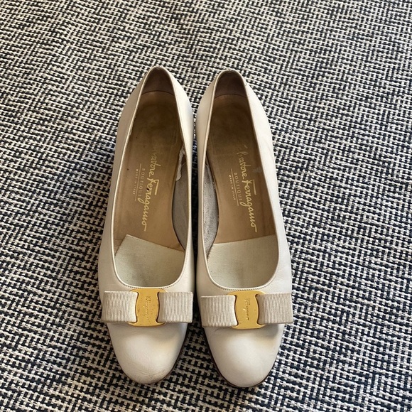 Salvatore Ferragamo Shoes - Ferragamo Cream Bow Heels
